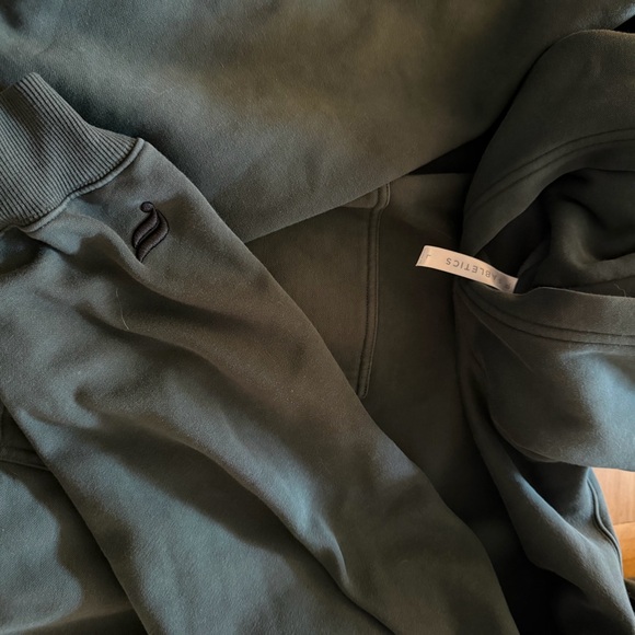 Fabletics Teal set - Picture 6 of 7